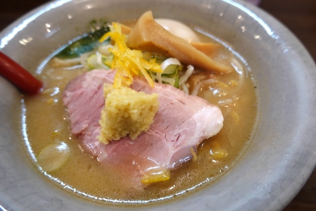 加賀料理だけが金沢じゃない。地元が並んで通う"行列必至"のローカルグルメ3軒