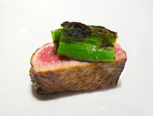 素材を際立たせる薪焼き料理とワインのマリアージュ