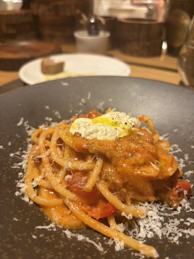 麻布十番の路地裏にあるカウンターとテーブル席が割と広めのイタリアン