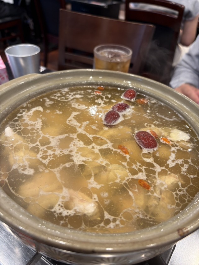 広東料理の花雕酔鶏鍋が食べられるお店