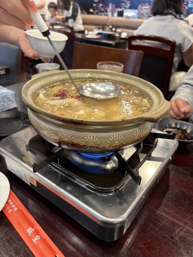 威皇花雕醉鶏鍋 広東料理 六本木店の店舗画像