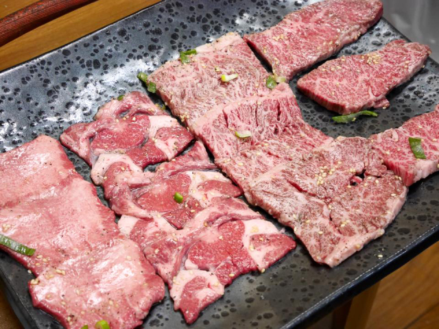 肉本来の旨味を味わえる、伝説の焼肉店。