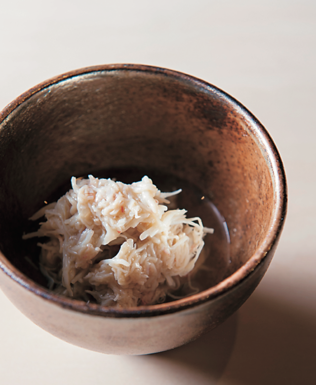 幽玄な和の世界へと誘う、気鋭鮨店、究極の隠れ家へ
