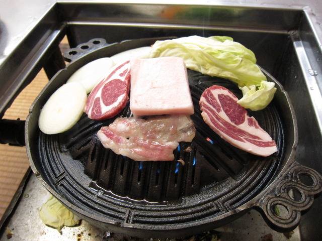 餃子で有名な店だけど、それ以外の何気ないメニューにも胃と肝臓を持っていかれるお店