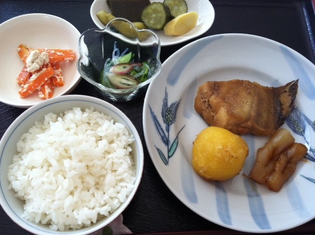 六本木裏手エリアの値札のない店