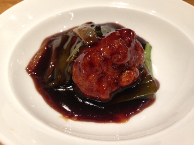 本鮪と黒毛和牛がウリの居酒屋。