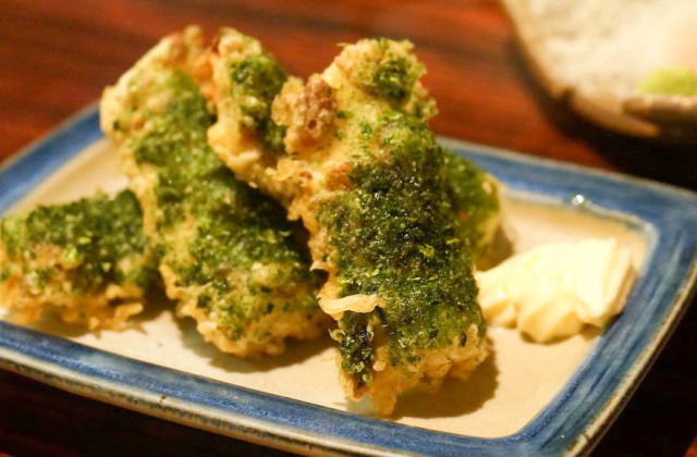 青海苔と油の香りが鼻に抜けて、胃袋を鷲づかむ。
