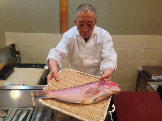 素材系料理と極上ピッツアを楽しむ店