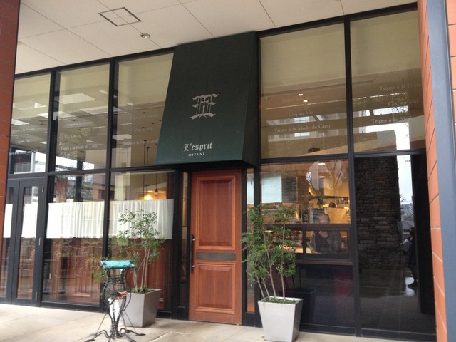 カウンターの醍醐味が味わえるお店。