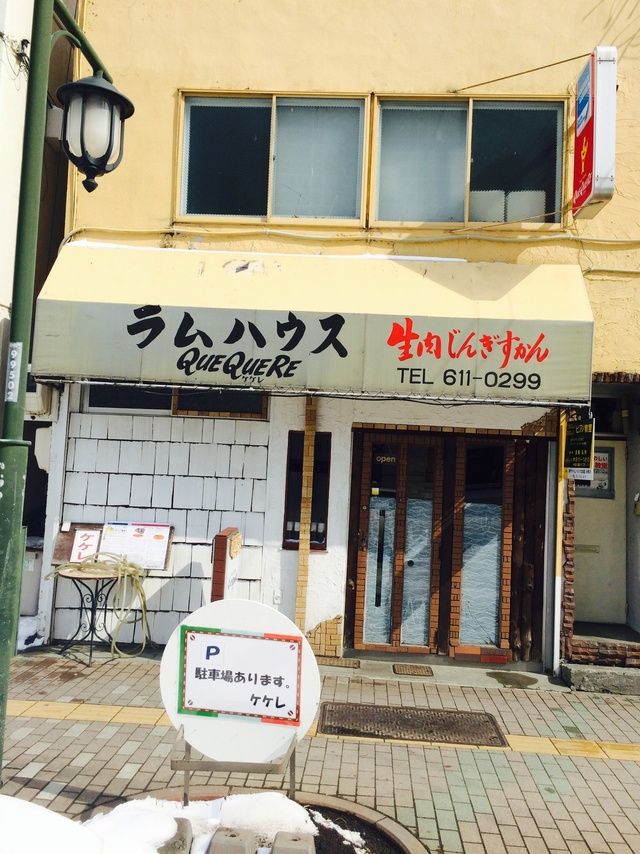 カウンター6席のシンプル空間