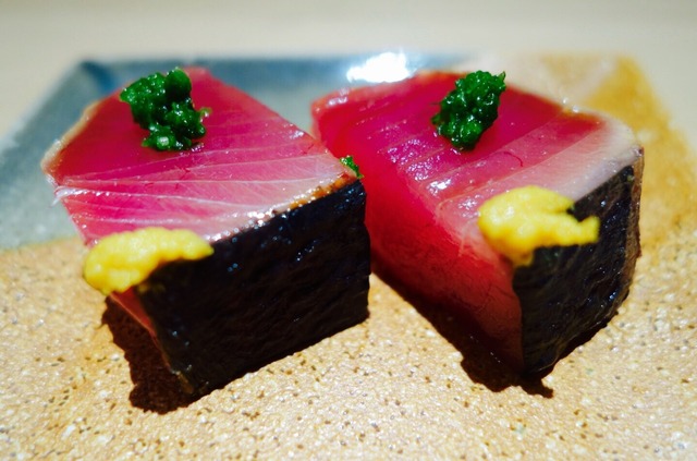 山を吹き抜ける風と土の香りと、樹々の恵みを感じる料理。