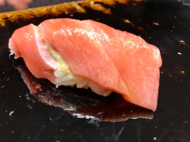 鮨好きという実直な人柄が伝わる