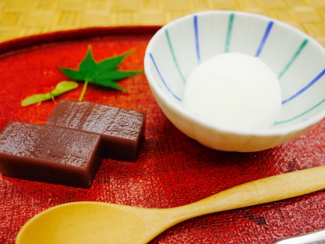 京町家の扉の向こうの美しく甘い別世界