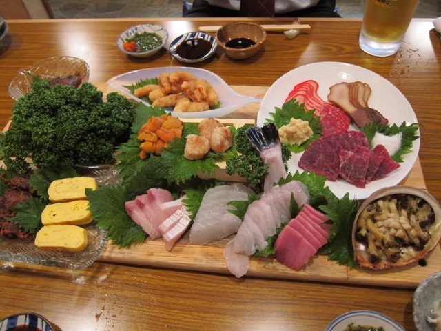 馬刺、鯛、鯨の赤身が美味