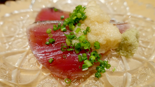 カウンター鮨に緊張はいらない！美味しく楽しく過ごせる銀座の名店「 ●●● 」！
