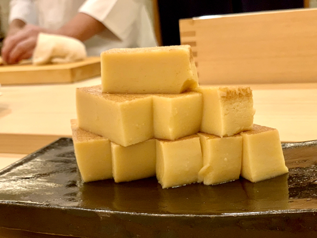 細やかな仕事でネタとシャリとの一体感を狙う良店