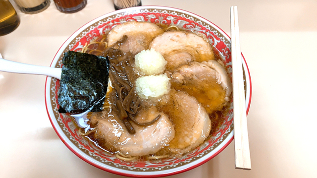 平日昼のみ営業・行列必至！これぞ八王子ラーメンの決定版！