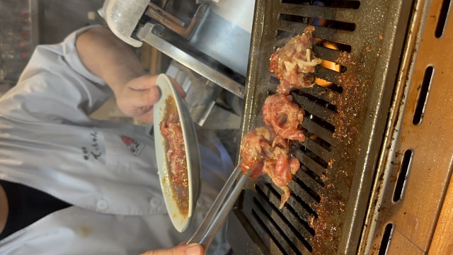 煙もくもく系のカウンター焼肉のお店