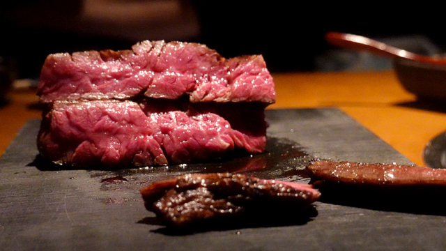 全国の焼肉店が影響を受けた東京焼肉の最高峰！オーナーのVANNEさんに焼いてもらう至極の3時間！