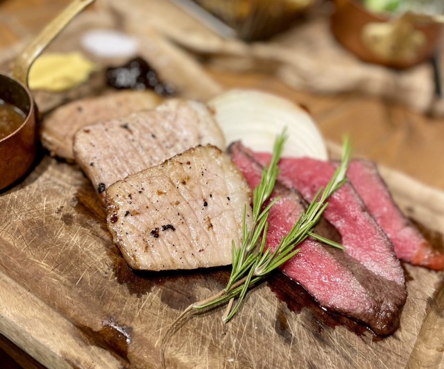 熟成肉&シカゴピザ＋38種の樽生クラフト