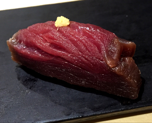 ニホンウナギ最高峰の青うなぎを関西風・関東風のW焼きでいただく