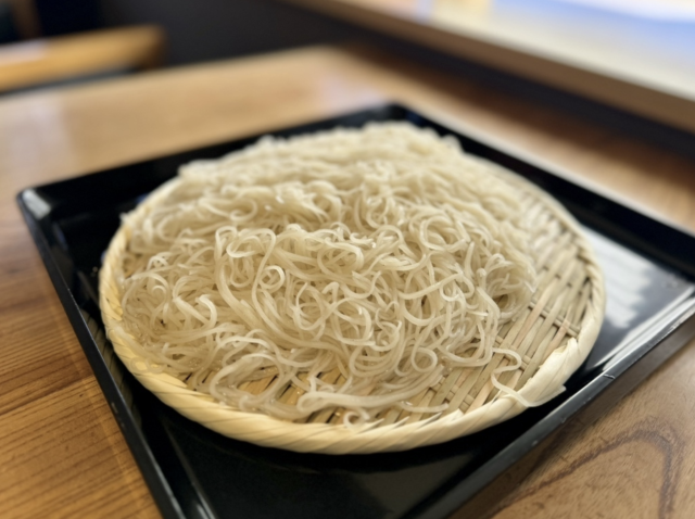 真っ白に輝く絶品の極上蕎麦切り