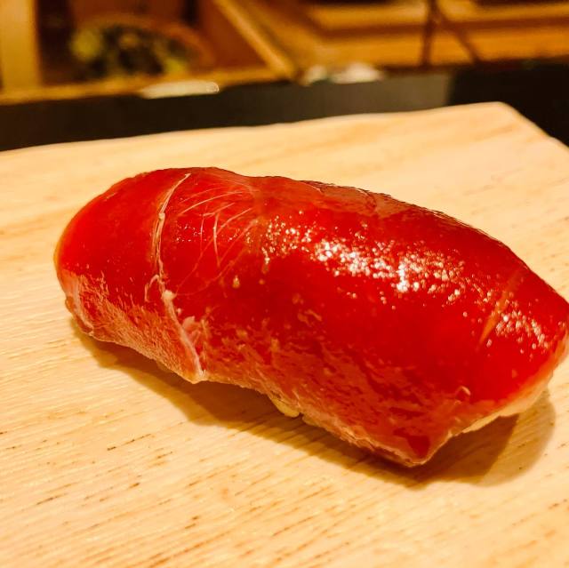 京橋にある関西屈指の人気店