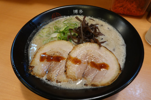 濃厚クリーミーなとんこつラーメン