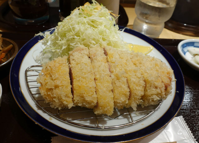 じっくりと火入れする低温揚げとんかつの名店