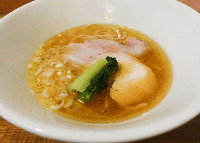 完全予約制の泡系鶏白湯そばが売りの店