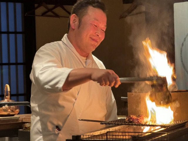 福岡で絶大な人気を誇る藁焼きがテーマの居酒屋