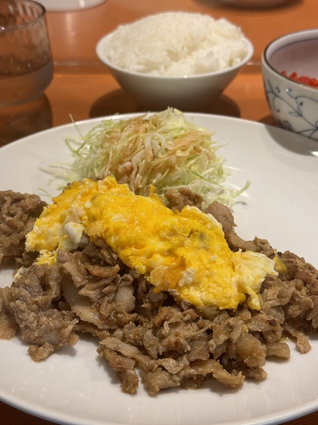 肉と卵の量を選べるスクランブルエッグ風卵焼きと豚コマの定食！