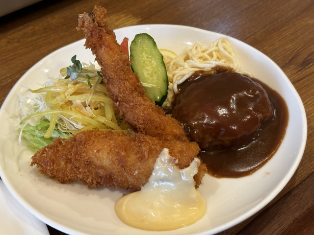 商店街にある老舗洋食屋