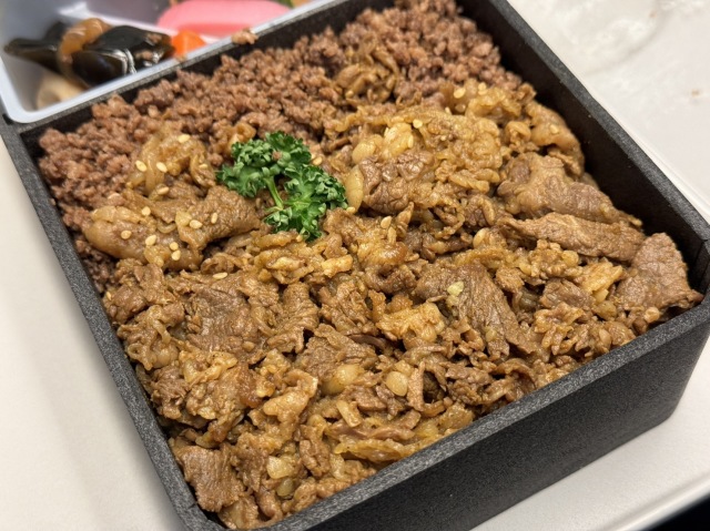 駅弁の新星！「牛肉どまん中」の絶妙なカレー味が美味しい！