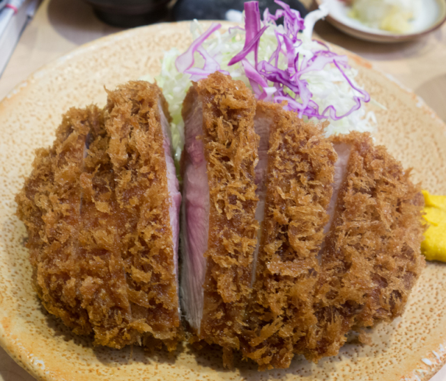 個室にて。一つの店に二つの店が入ってる様なお得感。