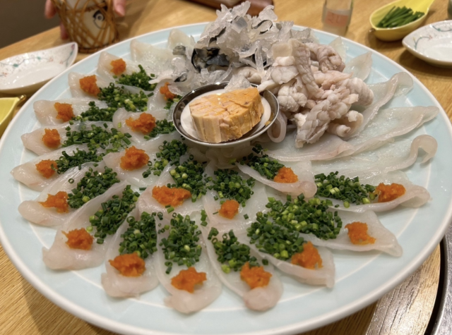 独特な河豚の独特な食べさせ方