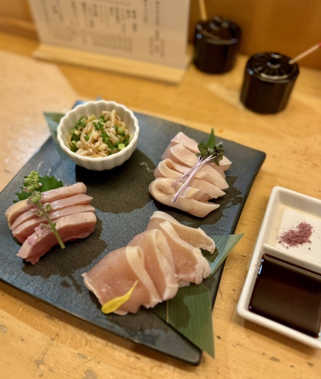 喜びに満ちた焼鳥店
