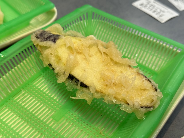 名物は22cm超の大海老天ぷら！サクサク衣に包まれた絶品の味わい