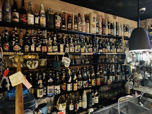 300種類の泡盛が飲める沖縄の凄すぎる魚泡盛BAR