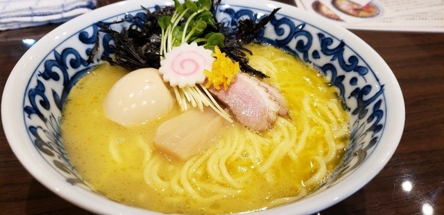 JASMINE仕込みのよだれ鶏と鶏白湯麺