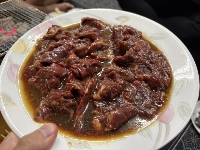 煙モクモク！老舗焼肉屋で絶品焼肉を堪能しよう