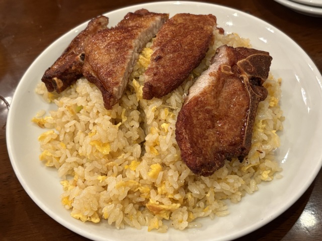 中華街で楽しむ絶品排骨炒飯