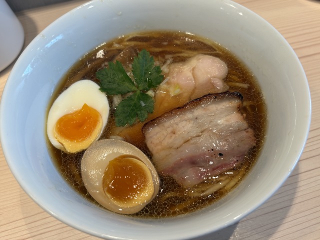人気店出身の店主が手掛ける絶品スープと自家製麺のラーメン