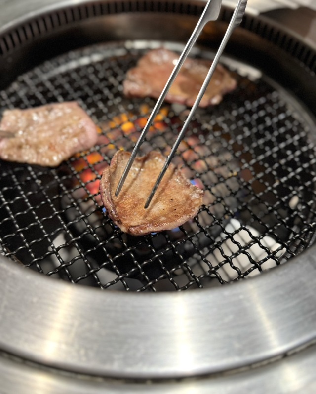 日本の端と端を結ぶ那覇の焼肉店