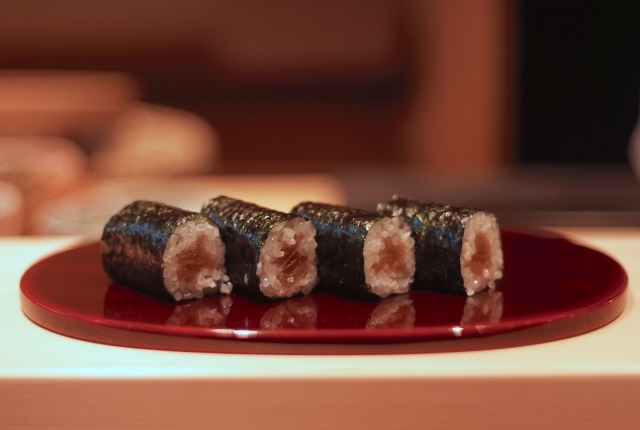 「んん」。