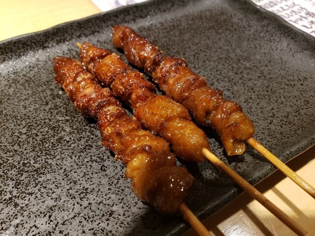博多名物の鶏皮焼を堪能