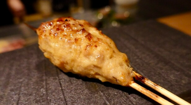 福岡を代表する魅力的なアプローチの焼鳥屋