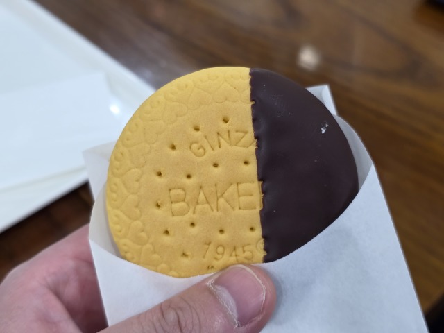 “賞味期限1時間”のカステラビスケットサンド