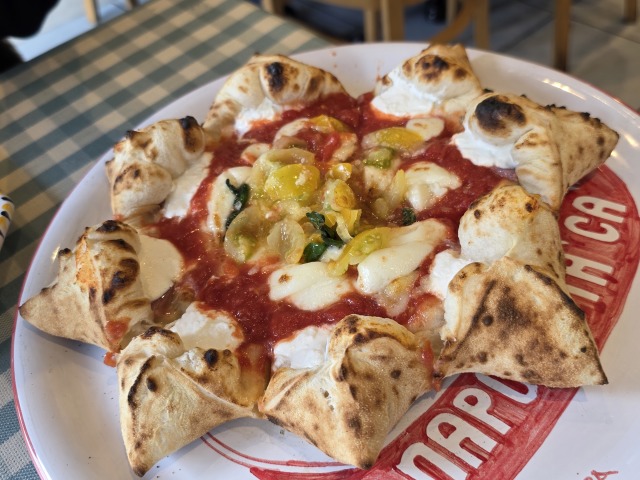 pizzeria da peppe NAPOLI STA'CA" (ピッツェリア・ダ・ペッペ・ナポリスタカ)の店舗画像