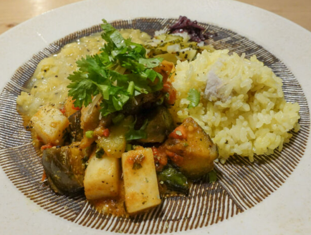 カレーのアキンボの店舗画像